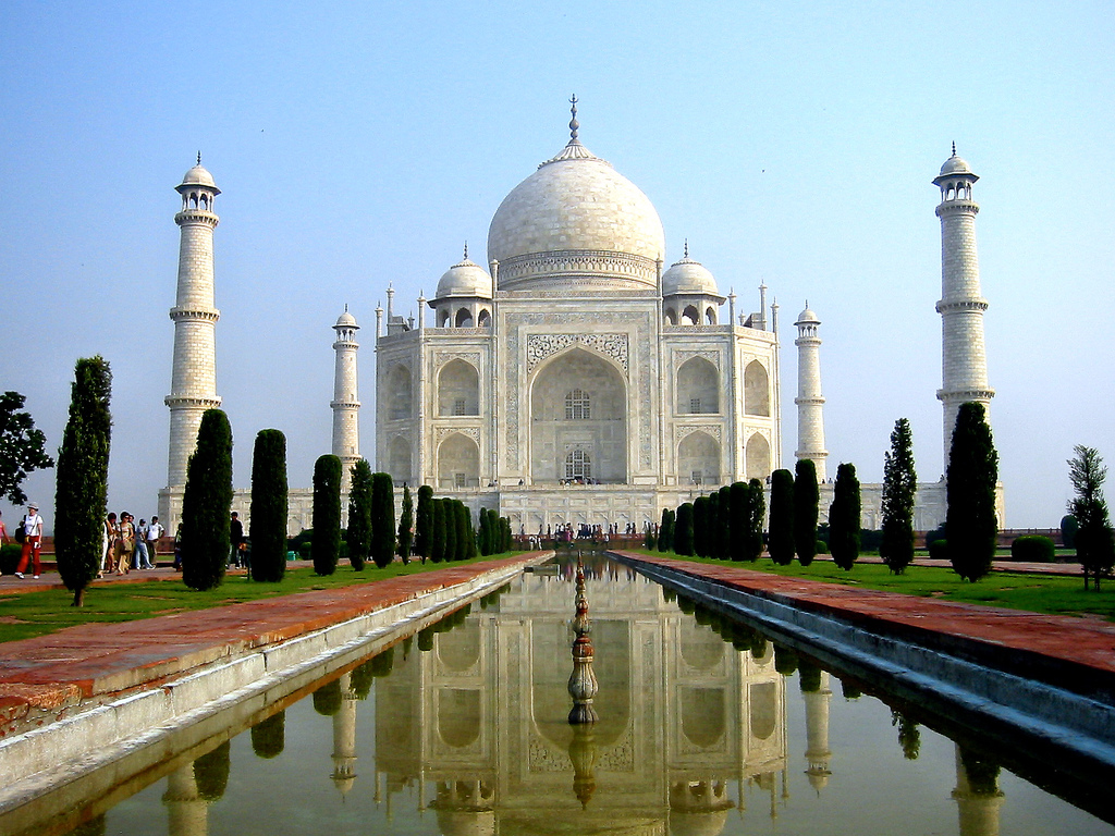 gurgaon agra tempo traveller
