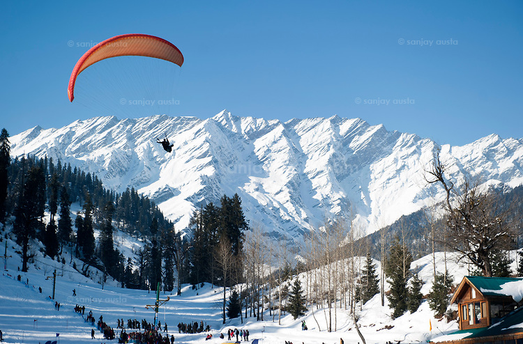 Delhi to manali taxi