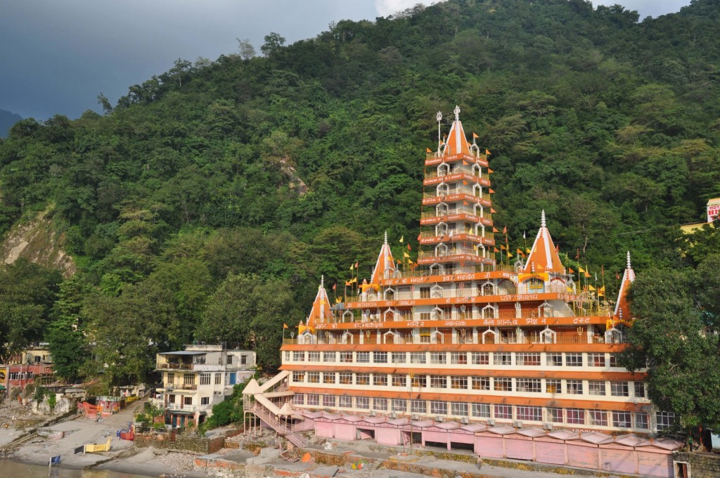 gurgaon rishikesh tempo traveller