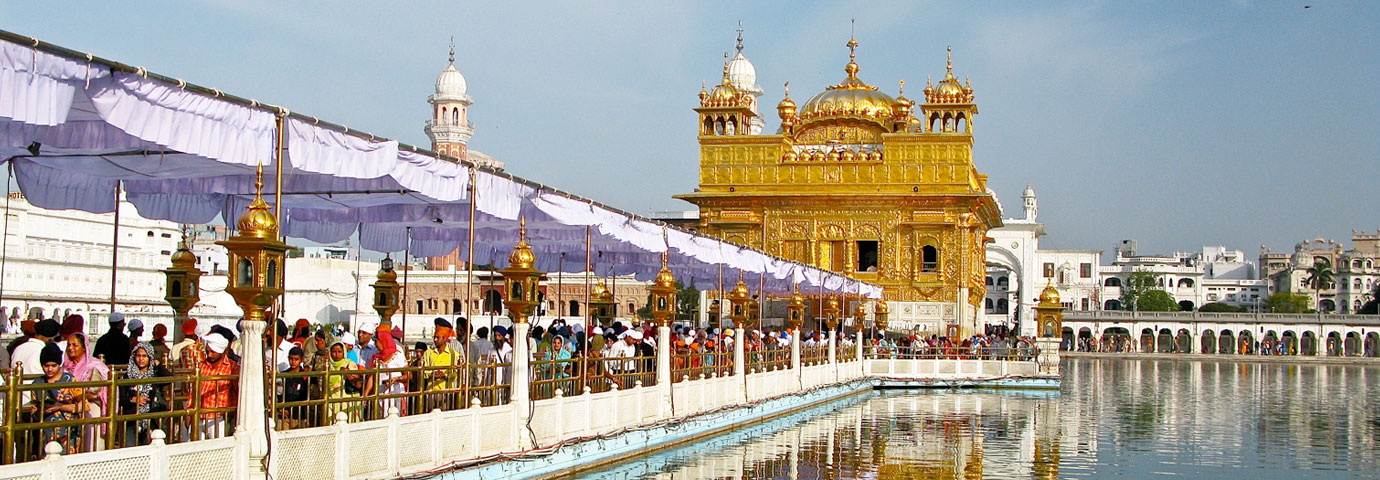 Gurgaon Amritsar Tempo Traveller
